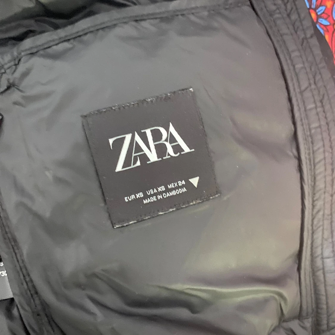 Svart pufferjacka från Zara - 90