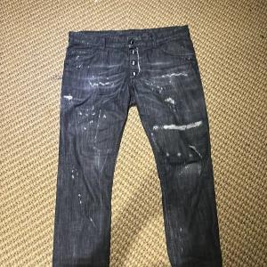 Dsquared2 jeans  - Dsquared2 jeans i bra skick som jag inte använder, pris är diskuterbart