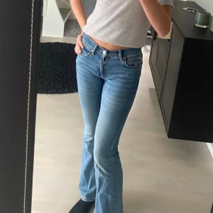 Ginatricot jeans - Jätte fina jeans från Gina tricot med bra stretch i och väldigt bekväma!! Säljer de för att jag inte hittar tillfälle för användning!
