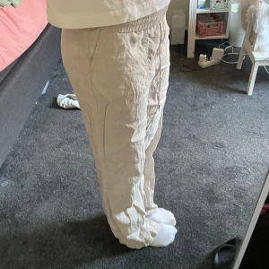 Linnebyxor  - Raka linnebyxor, lime skrynkliga på bilden..❤️