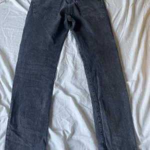 Levis 502 - Levis 502 jeans i slim fit modell storlek 30/30, köpta för 1100 på Levis.