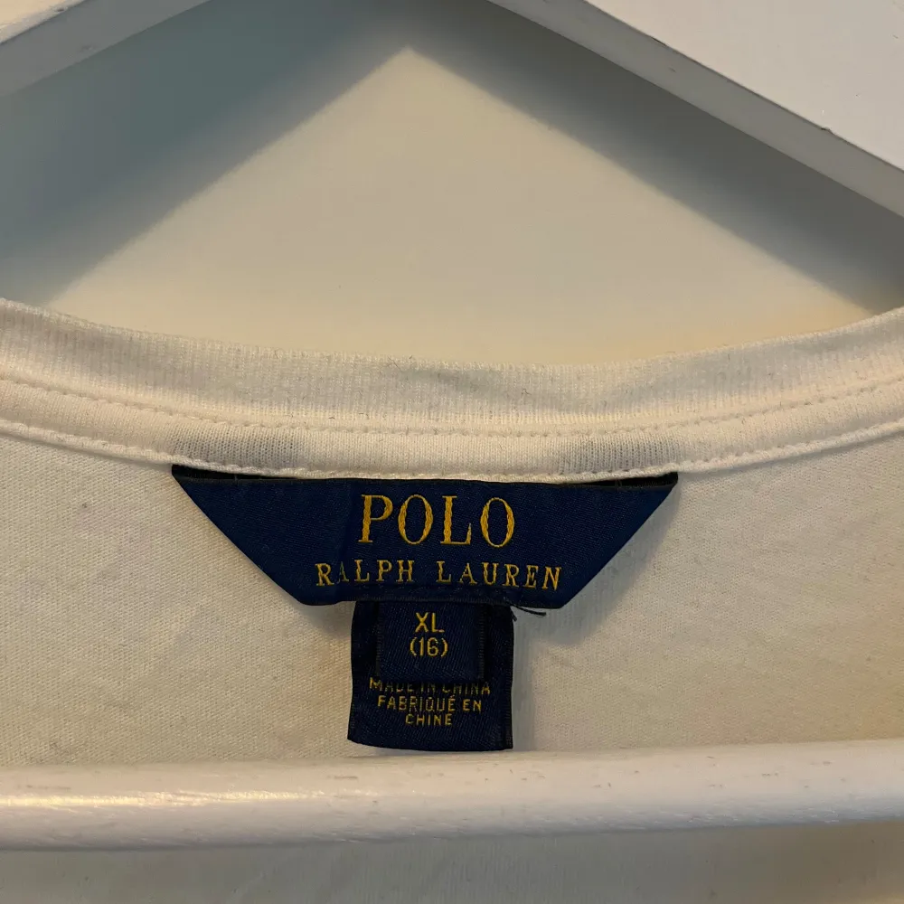 Polo Ralph Lauren T-shirt, strl XL (barnstorlek) skulle mer säga att det är en strl S.. T-shirts.