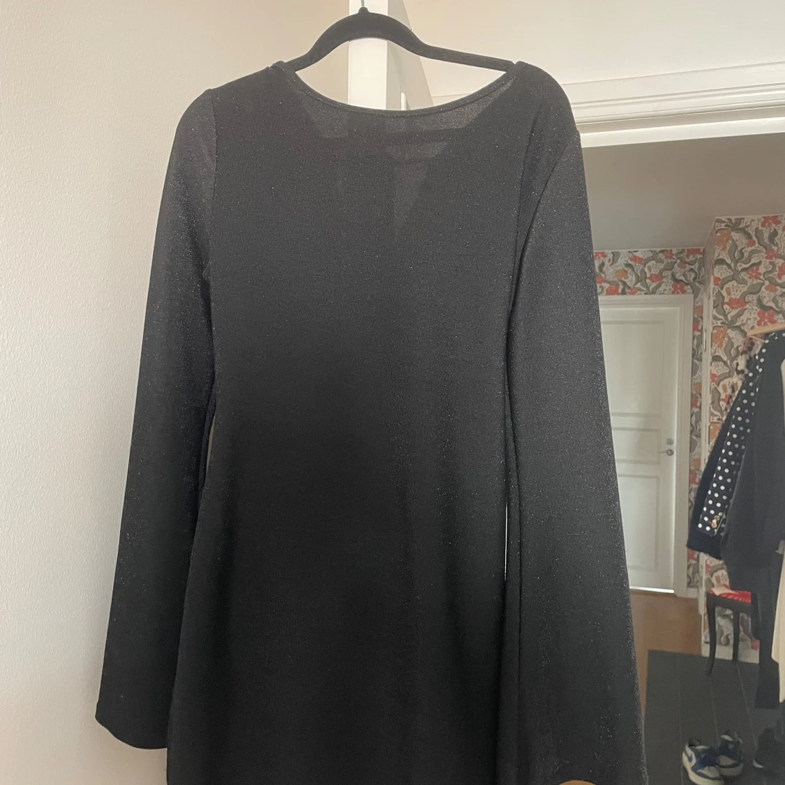 Svart glittrig klänning  - 91