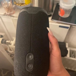 JBL högtalare Link 10  - Bra bas int använd myvke bra skick batteri håller länge. Om d vill prata om priset skriv till mig 