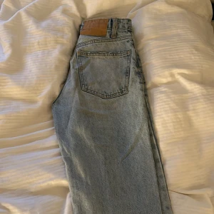 Zara jeans - Medelhög midja, Säljer för att dem är lite för små för mig men annars super bra skick💕