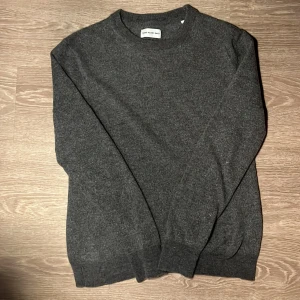 These Glory Days merinoull tröja - These Glory Days merinoull tröja i storlek M men sitter mer som en S. Skick 10/10. 