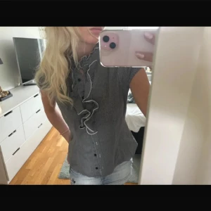 Figursydd skjorta - Jätte gullig figursydd skjorta