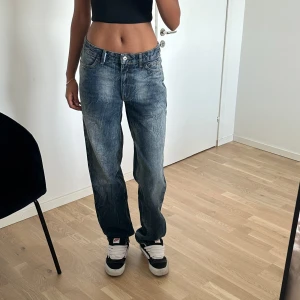 Jeans - Säljer dessa coola jeans från collusion (köpta på asos) som inte kommer till användning. Passar 36-38 skulle jag säga.