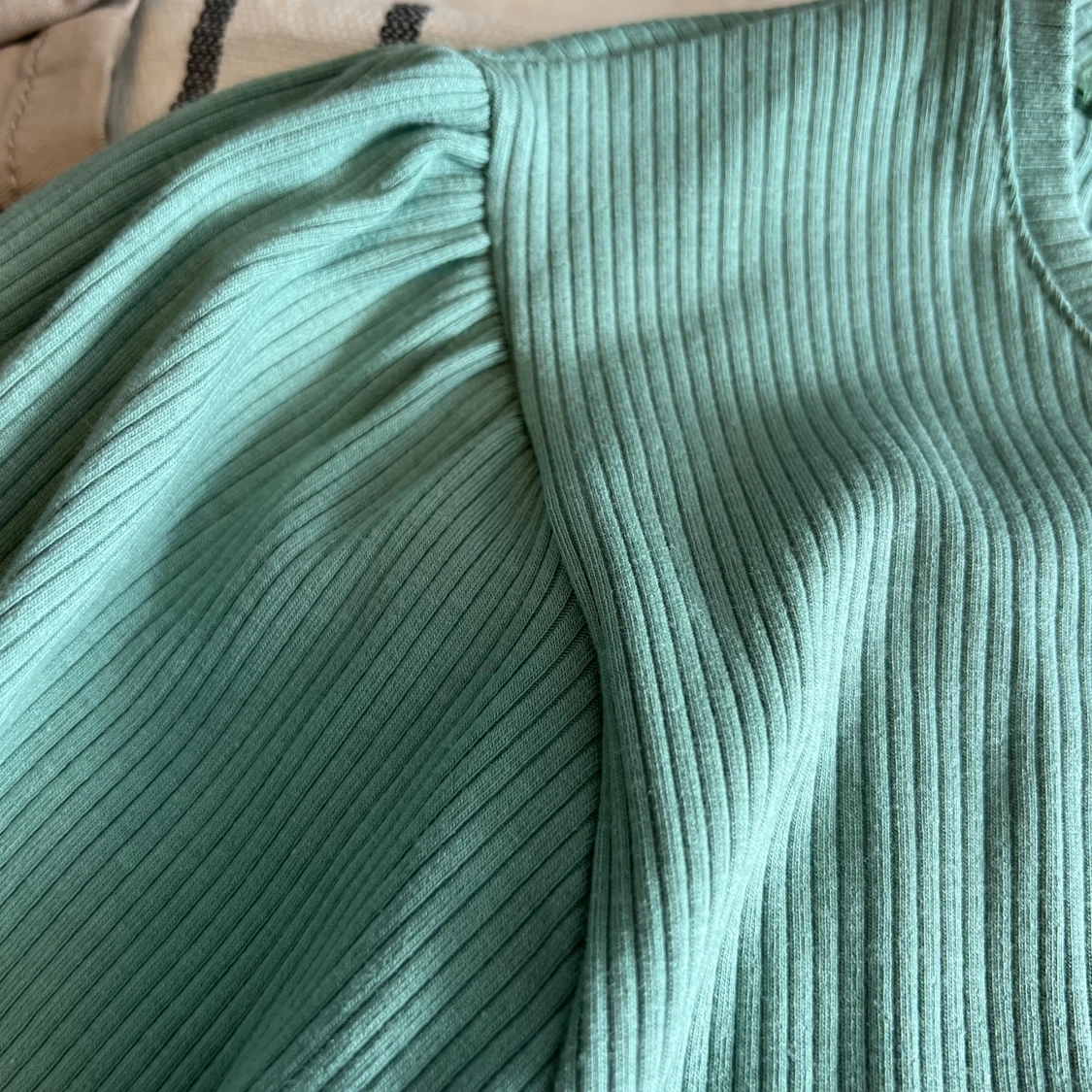 Kortärmad tröja - helt ny - 91