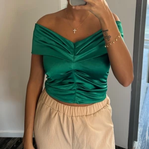 Grön topp - Grön snygg topp. Enkel men festligare. 