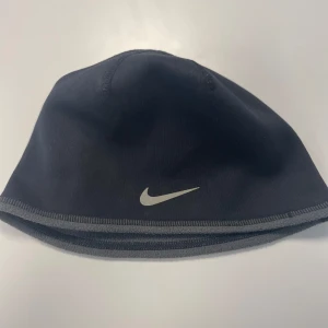 En Nike mössa - Nike mössa. Den är onesize