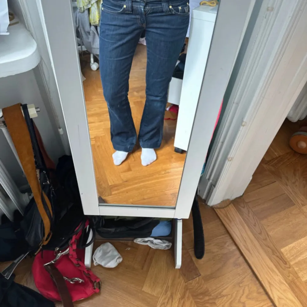 Säljer dessa superlågmidjade jeans från Lois som tyvärr har blivit för små för mig.❤️. Jeans & Byxor.