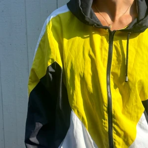 Vindjacka  - Trendig vindjacka från TopShop! 💛