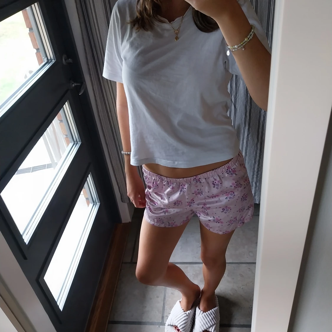 Lila blommiga shorts