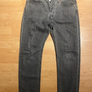 Levis 501 jeans - Knappt använda jeans från Levis i storleken W28 och L32