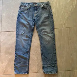 Säljer mina nudie jeans, har använt dom kanske 15 gånger och köpta dom på nk för 1500kr 