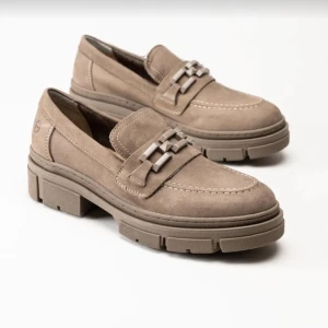 Beiga Loafers  - Bruna/Beiga loafers i mocka från tamaris . Väldigt Sparsamt använda . Klack 4 cm . Köpta för 1199 kr
