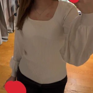 Tröja  - Använd några gånger men är som ny!  300kr 