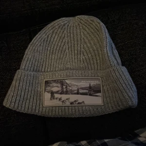 Mössa - Revenite - Oanvänd, fint skick och mycket bra inför vintern! Snygg och stilren och enkel att använda! Nypris 399! 