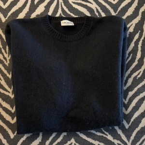 John Henric Kashmir  - John Henric Kashmir tröja. Mörkblå bra skick! 