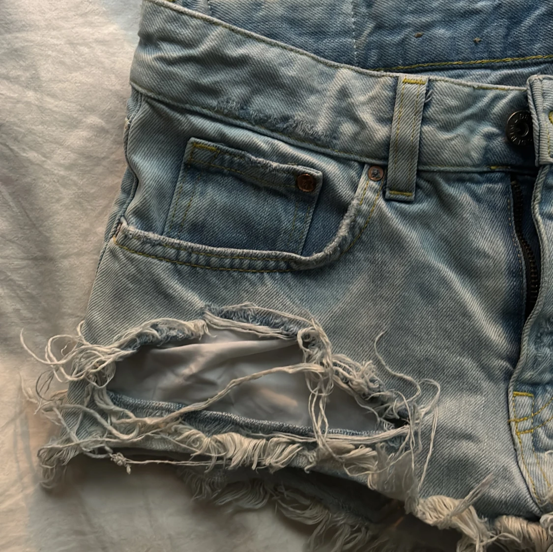 Ljusa jeansshorts från H&M - 2