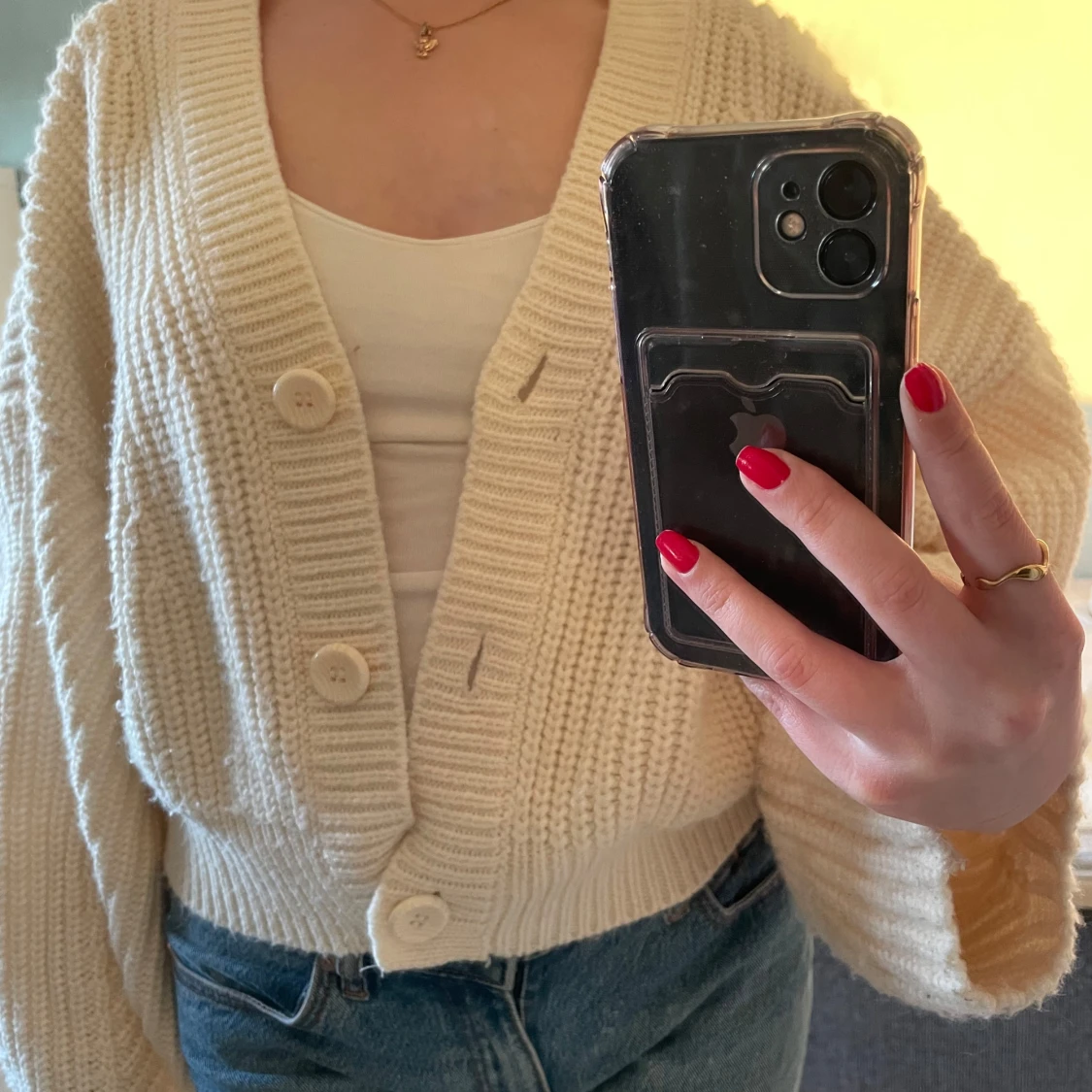 Beige stickad kofta med knappar