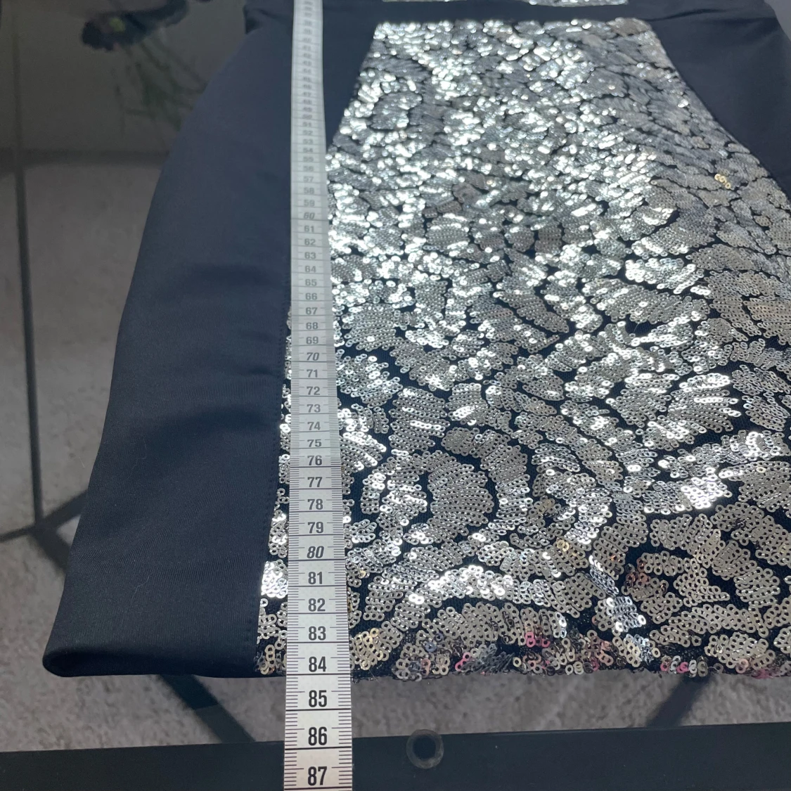 Svart klänning med paljetter från SisterS Point - 3