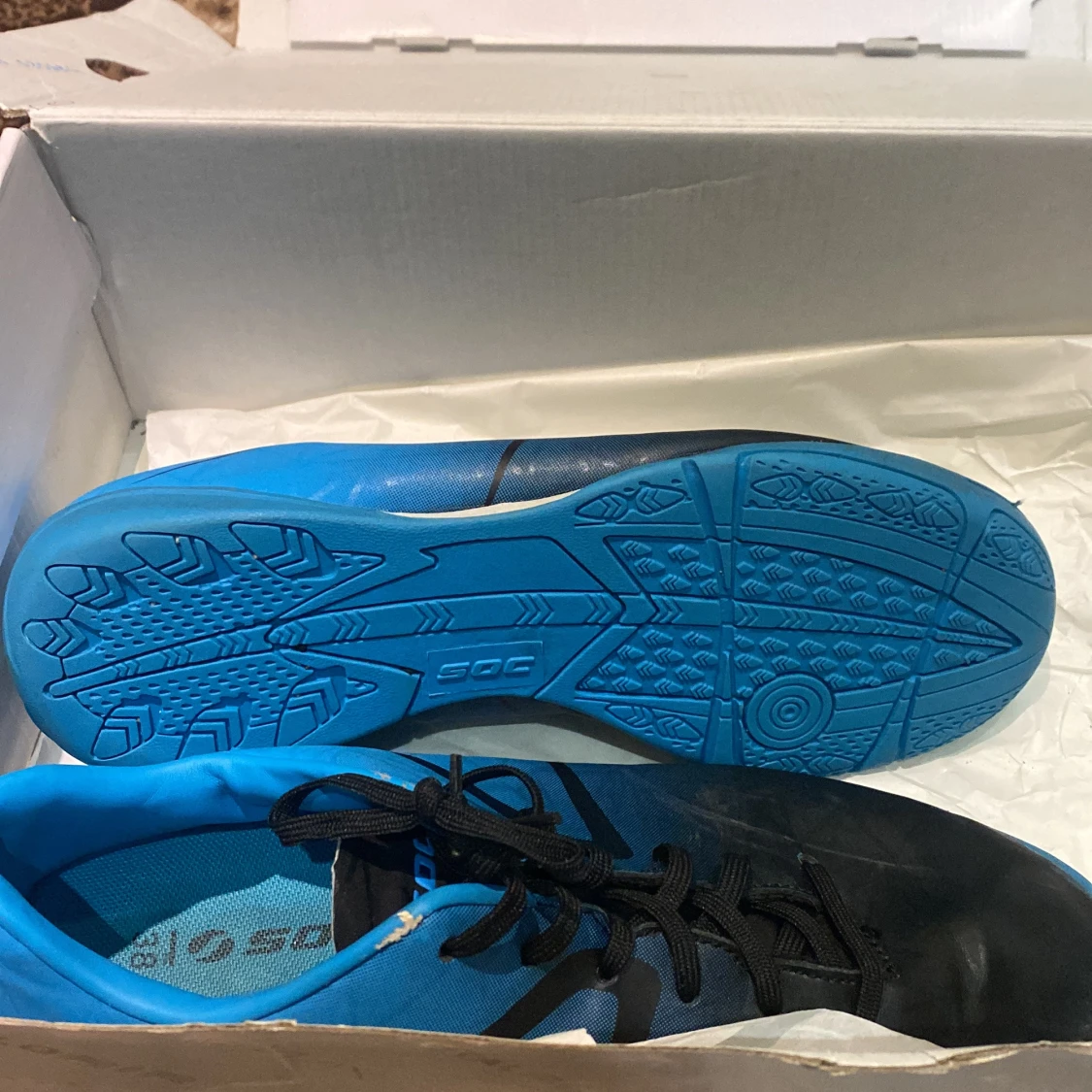 Svart och blåa inneskor - 1