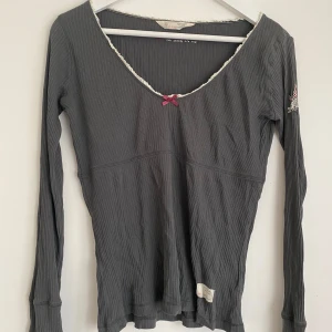 Oddmolly långärmad tshirt - Mörkgrå oddmolly långärmad🩷🩷