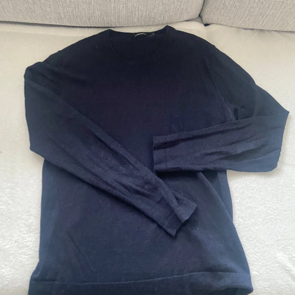 Mörkblå tröja från J.Lindeberg - 1