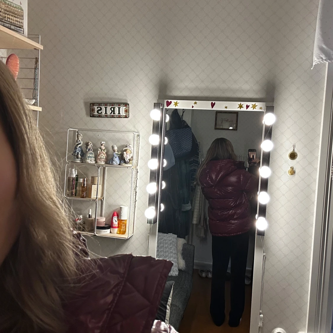 Vinröd oanvänd glansig dunjacka - 4