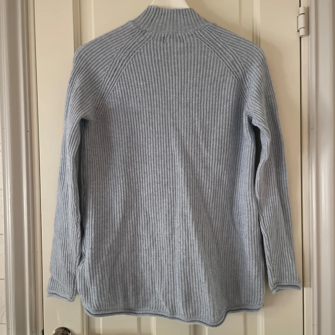 Ljusblå stickad tröja  - 2