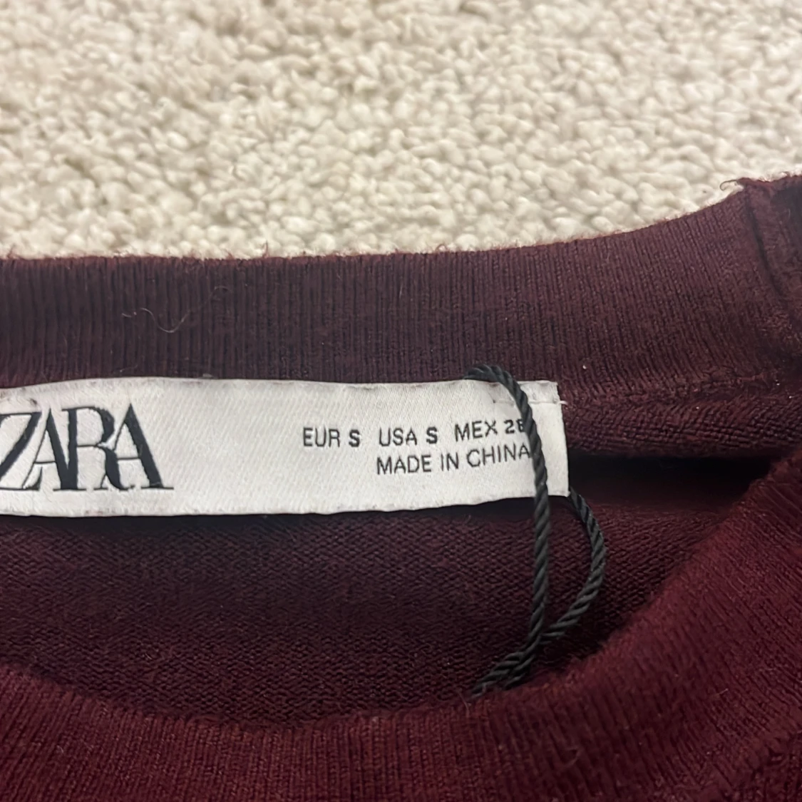 Vinröd finstickad tröja från Zara - 1