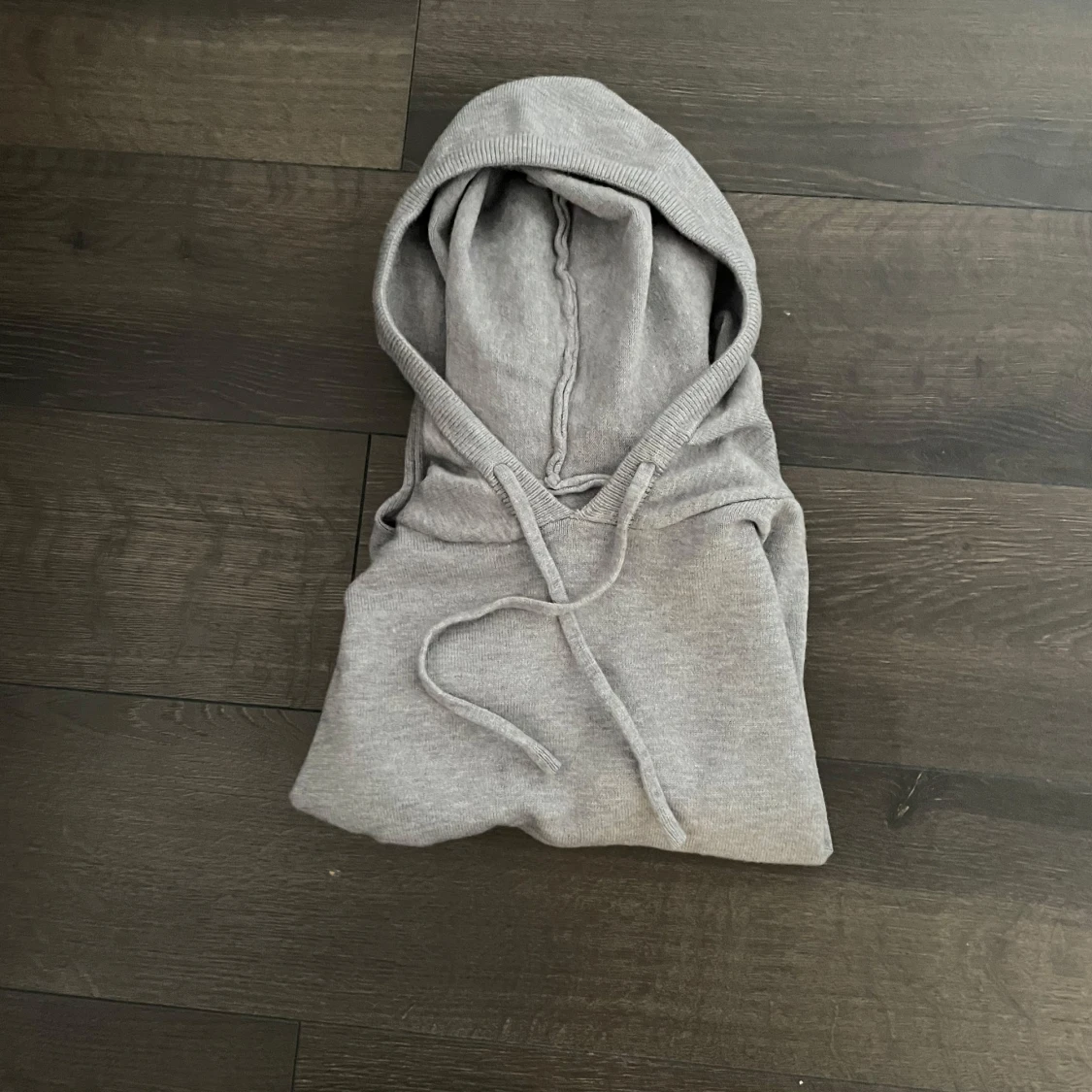 Stickad hoodie i merino ull - 1
