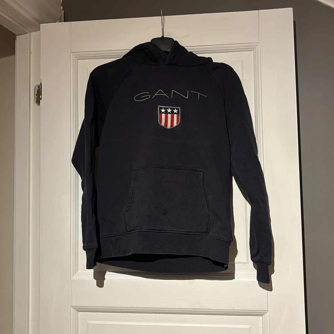 Svart hoodie från GANT