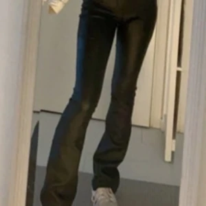 Svarta skinnbyxor - Säljer mina svarta skinnbyxor då dom inte kommer till användning. Pris kan diskuteras vid snabbt köp