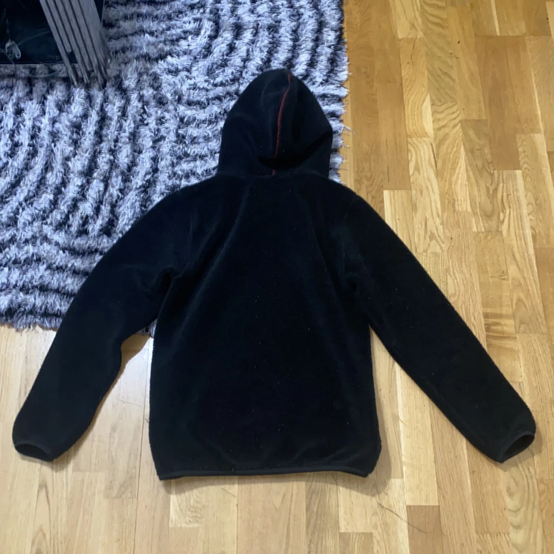 Svart hoodie från Replay - 1