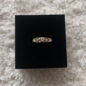 Strass ring  - så fin strass ring som är köpt i glitters monter (nypris ca 400kr) 