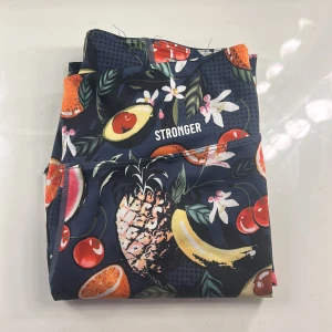 Stronger leggings - Snygga leggings från Stronger med fruktmönster som inte säljs hos strongers längre. Säljer då de blivit förkorta.💗
