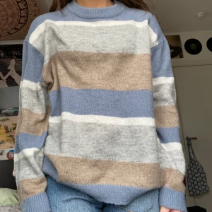 Stickad tröja - Inte använd så mycket, så inga defekter