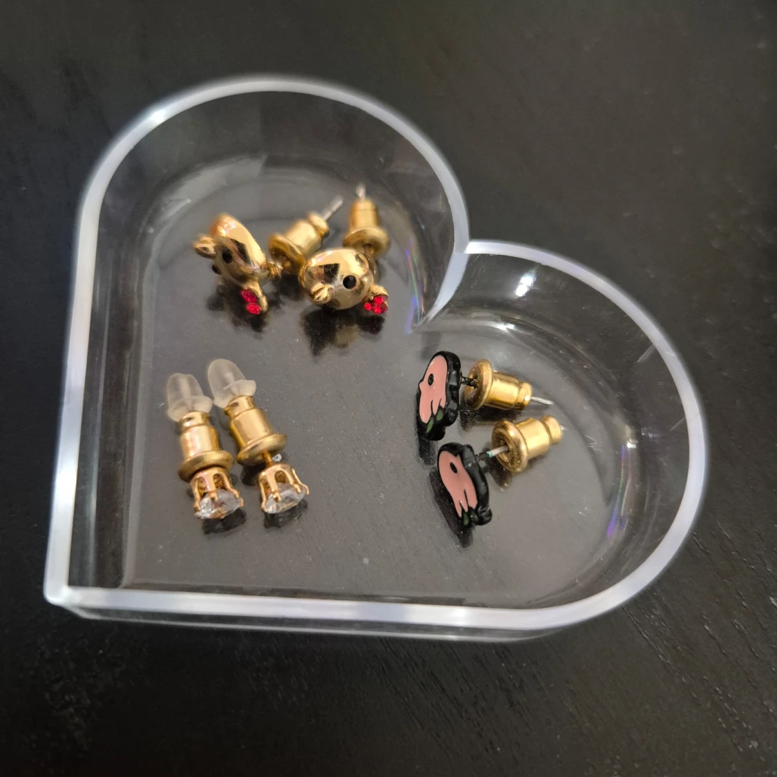 Set med tre par örhängen