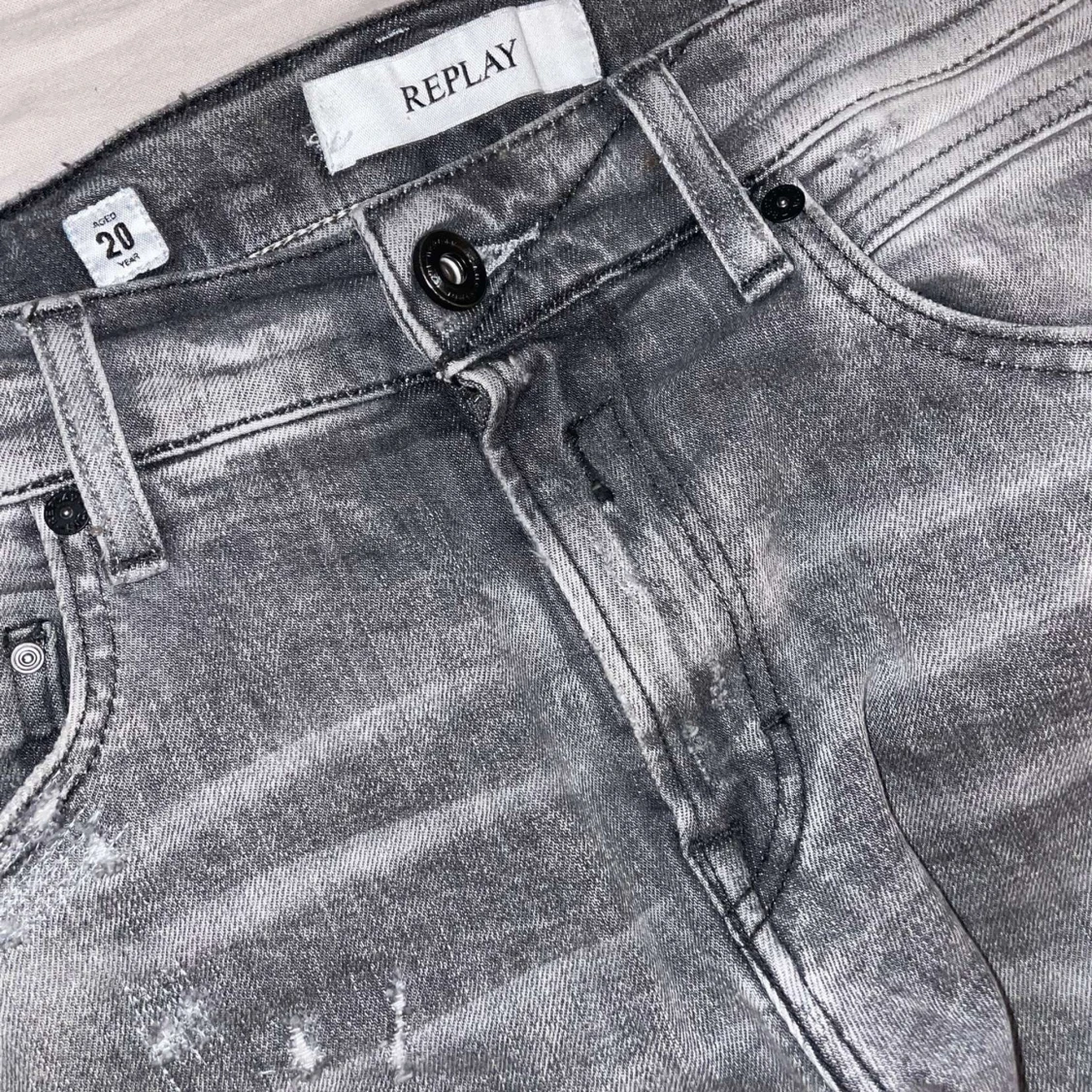 Grå jeans från Replay - 90
