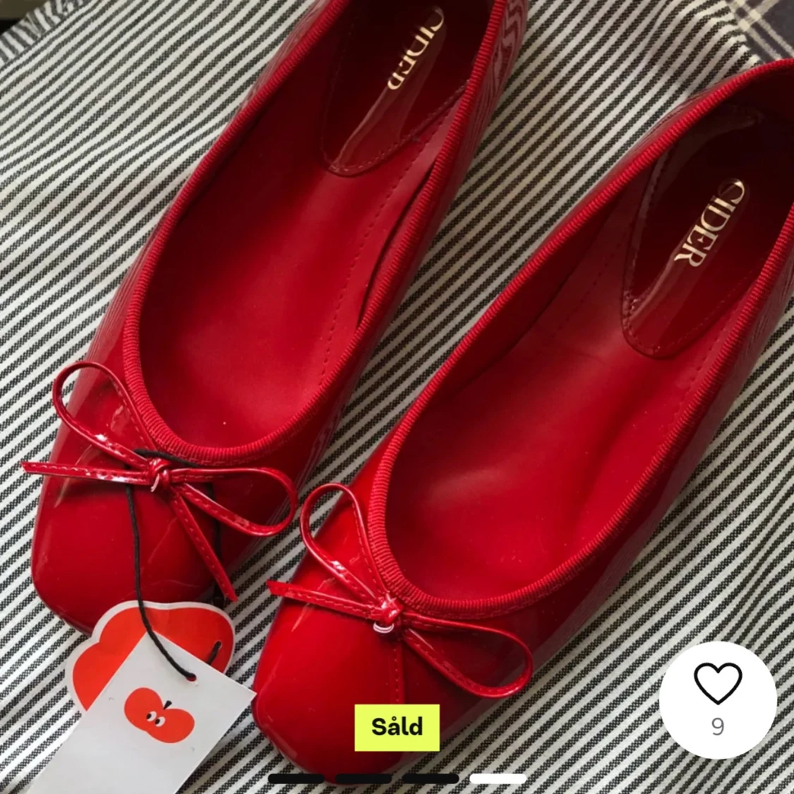 Röda ballerinaskor med rosett