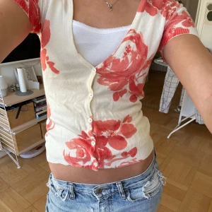 Stickad - Super söt stickad bolero typ🙌🏿💕💕