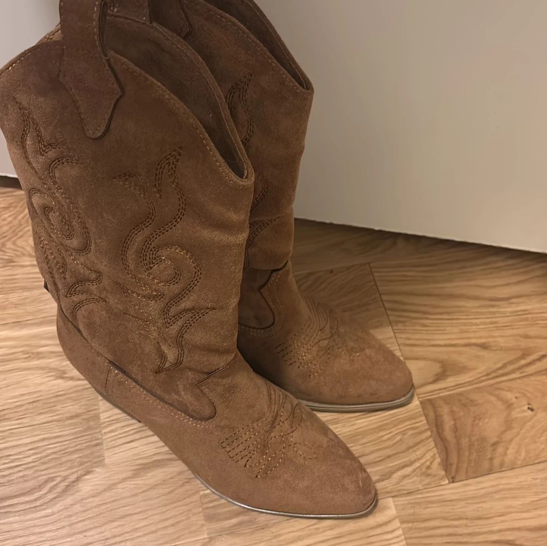 Bruna mocka cowboy boots - 90