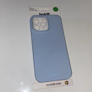 Ljusblått silikonskal för iPhone 14 Pro Max från Holdit - Super snygg mobilskal från holdit helt ny. Den är för iPhone 14 PRO max💕 kan tänka mig att gå ner i pris🩷
