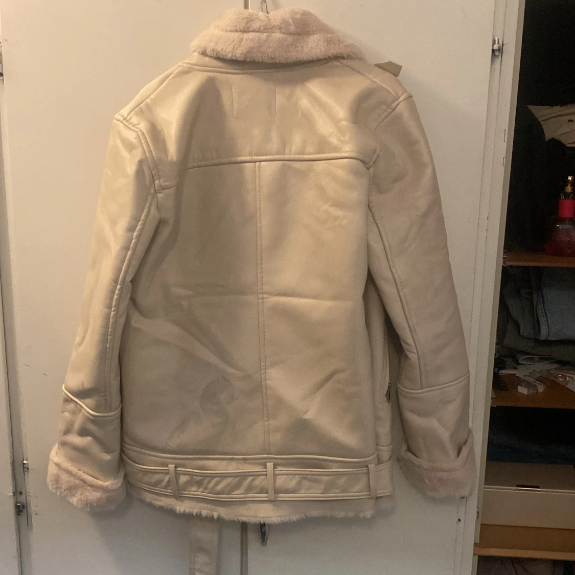 Beige jacka från Stradivarius - 90