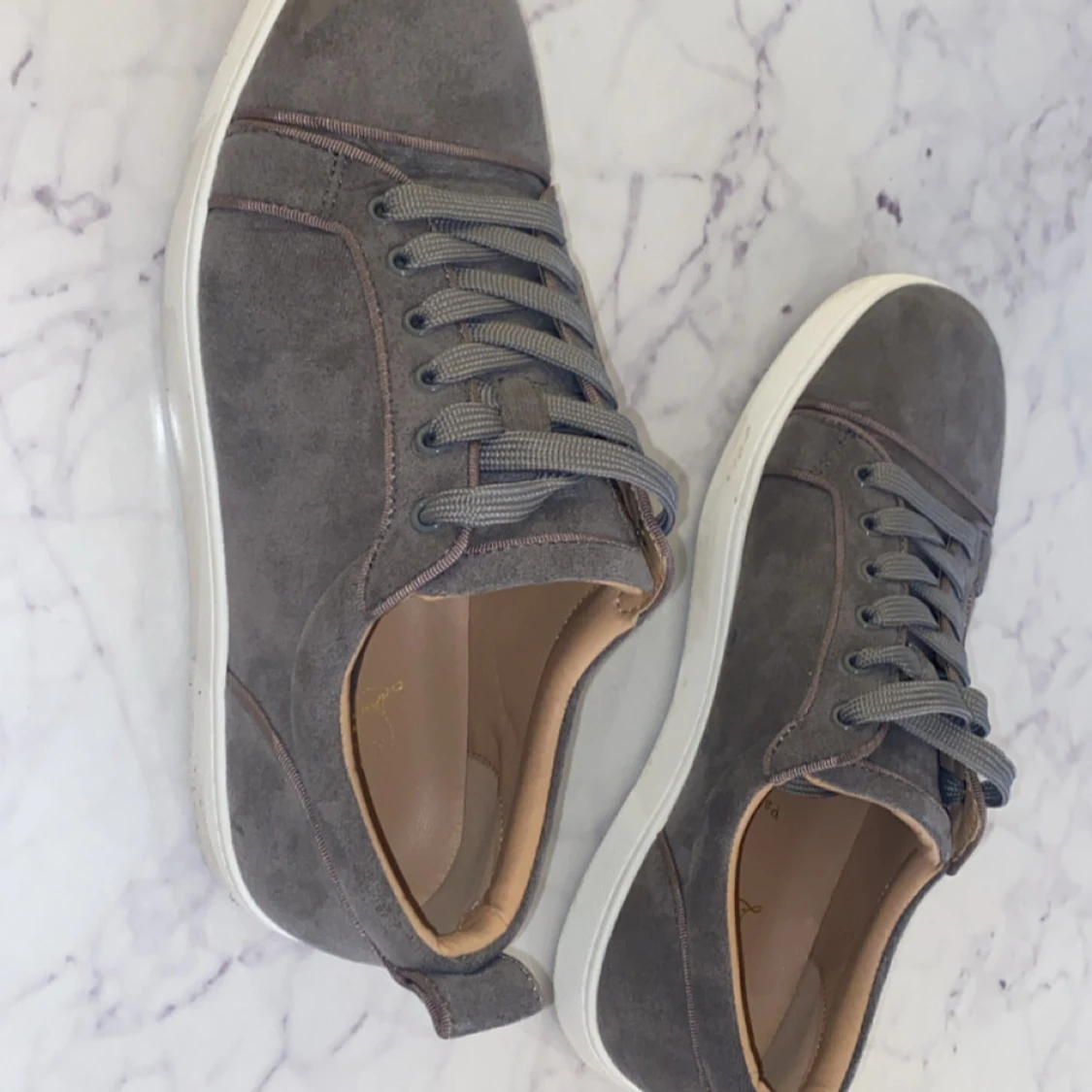 Grå sneakers från Christian Louboutin - 91