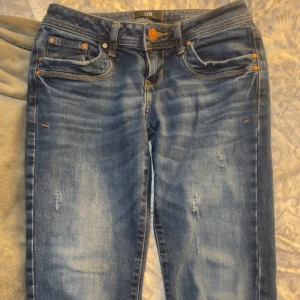 Blå jeans från LTB - Säljer ett par snygga blå jeans från LTB i bra skick. Säljer för dom inte passa mig har haft på mig dom en gång de va när jag testa dom.köpta från Vinted.