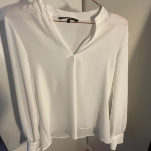 Blus - Vit blus från Vero moda i storlek S